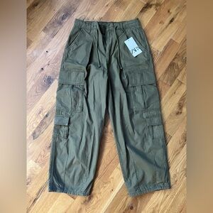 NWT Zara green cargo pants with waist tie - size 4 🔥